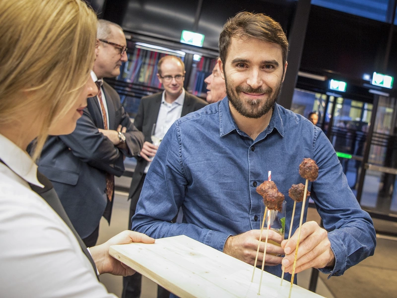 Samsung Hall APG Poster Night 2018